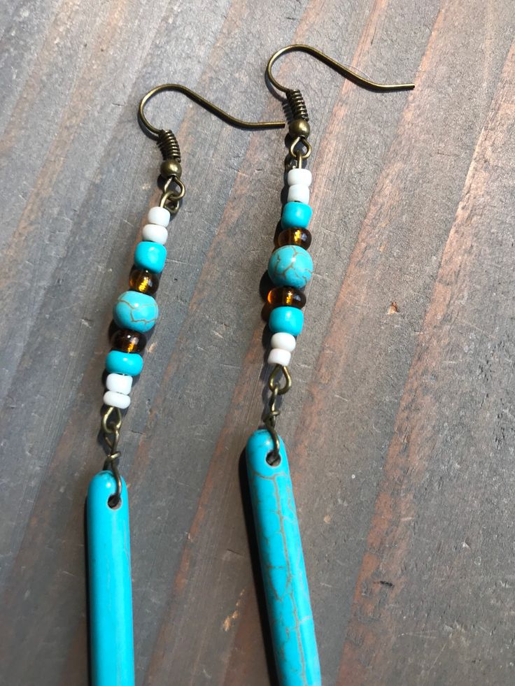 Handmade dangle drop long western earrings.  Made of turquoise howlite crystals and seed beads. Drop measures 3". All my items are placed in small plastic bags and shipped in a gift box. Any questions please send me a message. Thank you for stopping by my shop. I will make your order the same day payment is complete and ship out the next business day. Cowgirl Earrings, Long Beaded Earrings, Pebble Jewelry, Boho Drop Earrings, Beautiful Chokers, Dangle Earrings Boho, Western Earrings, Howlite Stone, Earrings Turquoise