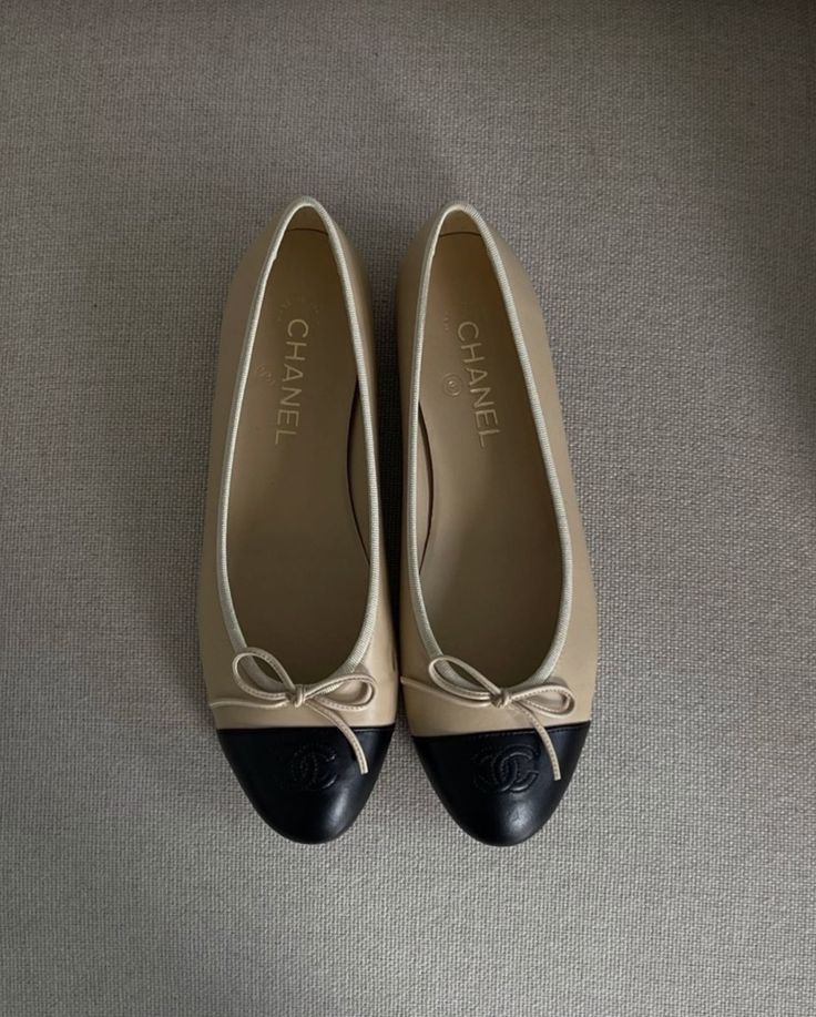 Chanel Ballerina Flats, Chanel Ballerina, Chanel Flats, Black Ballerina, Shoes Hack, Pretty Ballerinas, Flats Outfit, Girly Shoes, Shoe Inspo