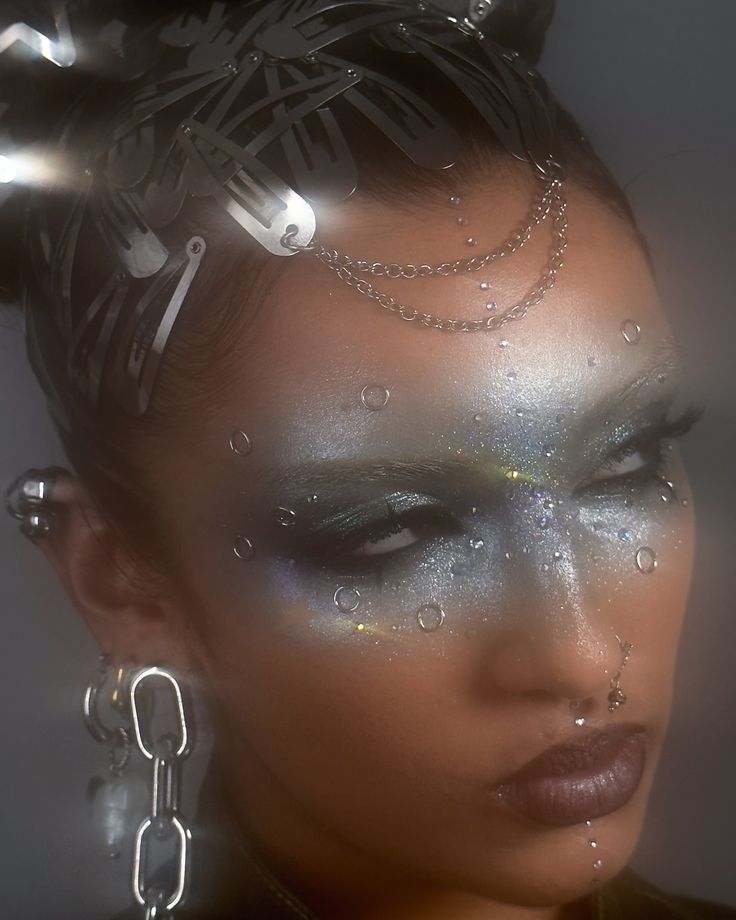 Just know that there will be a version of me, 3000 years in the future, that will look just like this 👽 swipe for the inspo A whole face galaxy inspired by @patmcgrathreal’s work for Vogue World 🪐🌪️🌚🌠 Tute on its way #editorialmakeup #runwaymakeup Silver Space Makeup, Glam Makeup Looks Dramatic Glitter, Silver Goth Makeup, Coldplay Makeup, Space Makeup Alien, Intergalactic Makeup, Icy Makeup Looks, Galaxy Eye Makeup, Galactic Makeup