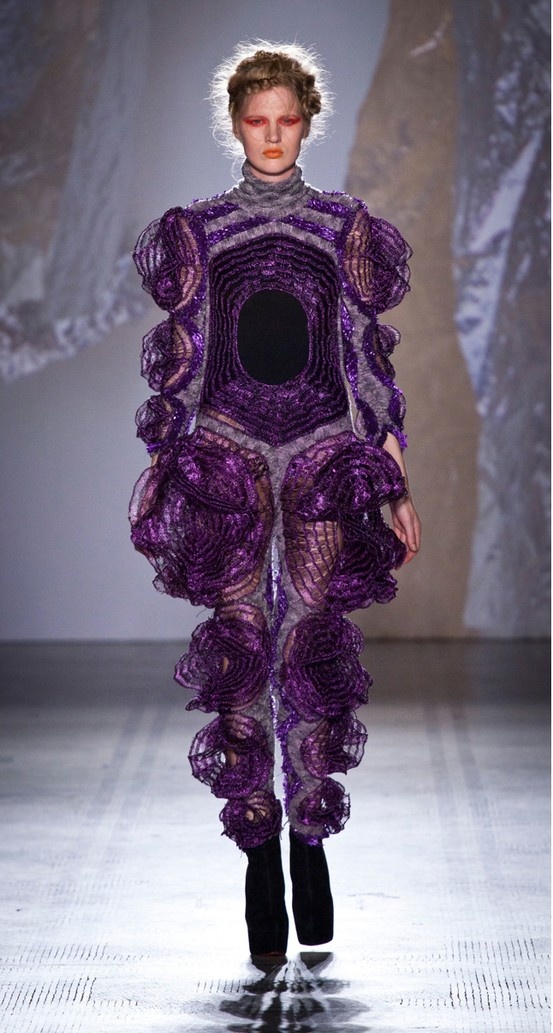 Craig Lawrence July 2012 Purple Clothes, Hiar Style, Extreme Fashion, Sculptural Fashion, Oc Inspo, Viktor Rolf, Weird Fashion, Futuristic Fashion, Couture Details