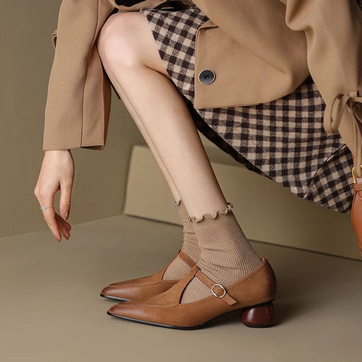 Upper Material: Genuine Leather Heel Height: Med (3cm-5cm) Outsole Material: Rubber Insole Material: PU Lining Material: microfiber Heel height: 4 cm Zapatos Mary Jane, Chunky Heel Shoes, Women's Mules, White Shoes Women, Moccasins Shoes, Casual Flat Shoes, Beige Shoes, Spring Women, Jane Shoes