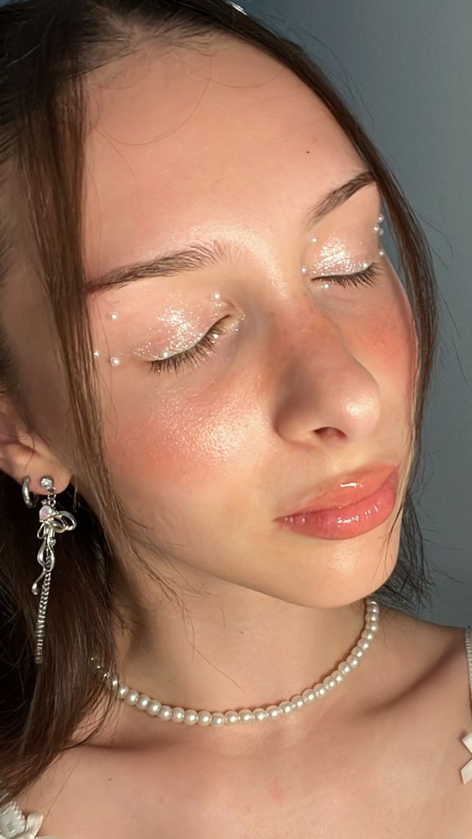 Pearls Around Eyes, Stick On Pearls Makeup, Pearly Eye Makeup, Pearl Face Makeup, Pearls In Hair Prom, Pearl Outfit Aesthetic, Face Pearls Makeup, Pearl Makeup Look, Aquarius Makeup