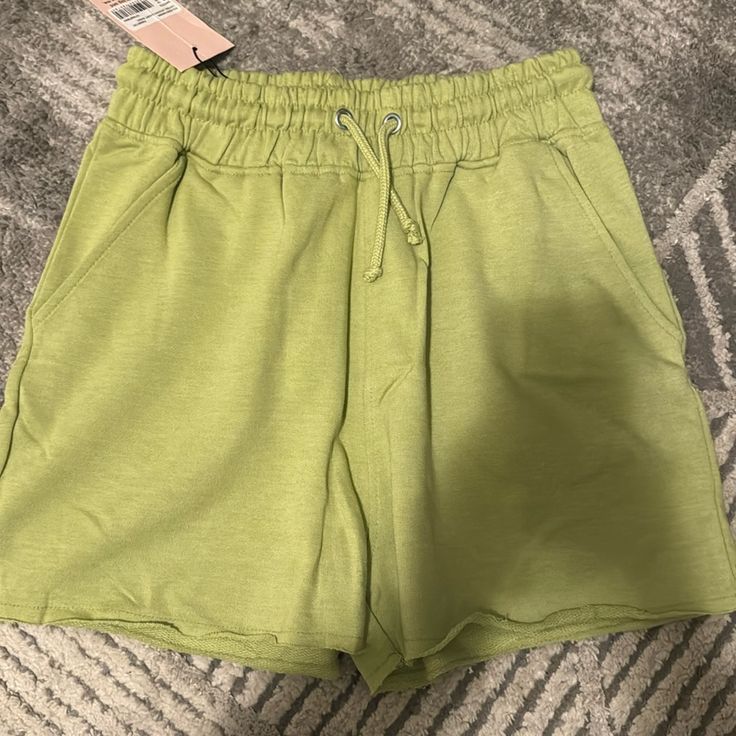 New With Tags Green High-waisted Cotton Shorts, Spring Athleisure Bottoms In Short Length, Spring Athleisure Short Bottoms, Trendy Green Shorts With Elastic Waistband, Casual Green Shorts With Short Inseam, Casual Green High-waisted Shorts, Casual High-waisted Green Shorts, Green Bottoms With Elastic Waistband And Short Leg, Green Trendy Shorts For Loungewear