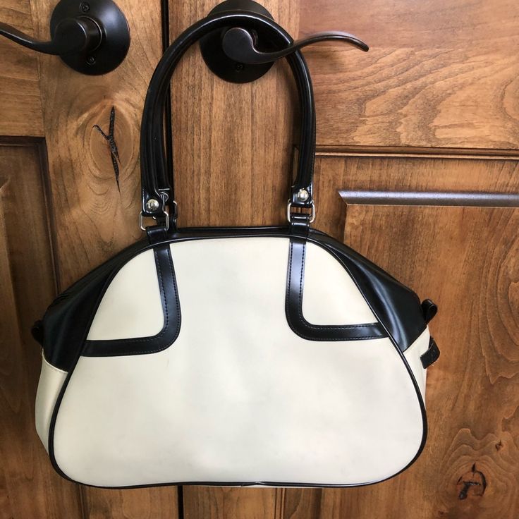 Vintage Handbag Never Used, Brand Is Michael Klein, Great Condition Vintage Handbag, Bags Vintage, Vintage Handbags, Black Cream, Bag Lady, Paris, Cream, Full Service, Women Shopping