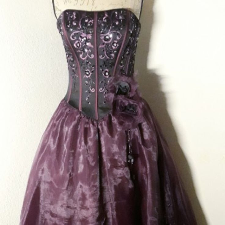 Black & Purple Satin & Organza Fluffy Corset Formal Gown With Beaded Detail Sz 8 Fluffy Corset Dress, Fitted Purple Corset Dress For Prom, Formal Purple Ball Gown Dresses, Fitted Purple Evening Dress, Purple Corset Dress With Fitted Bodice For Prom, Purple Corset Dress For Prom, Purple Ball Gown With Fitted Bodice, Purple Sleeveless Corset Dress For Evening, Purple Fitted Gown For Prom