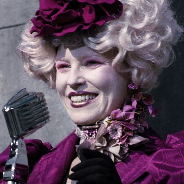 Effie Trinket Effy Hunger Games, Effie The Hunger Games, Effy Trinket, Hunger Games Characters Pictures, Effie Trinket Icon, Hunger Games Effie, Comfort Films, 2023 Journal, Hunger Games Characters