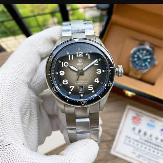 Men's Watches model, which have a luxurious design, has a strong case structure. Men's Watches which, had a water meter of 50 meters, is a product that you can use while swimming. Designed by 4COLORDRESS Small Windows, Luxurious Design, Men's Watches, Watch Model, Luxury Watches, Sport Outfits, Water Resistant, Swimming, Water