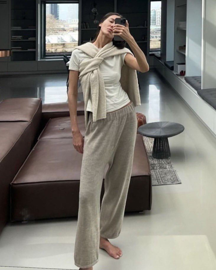 Classy Loungewear Outfit, Italian Summer Fashion, Alternative Luxe, Cozy Lounge Outfits, Fits Trendy, Sofia Richie Style, European Summer Fashion, Classy Loungewear, Airport Attire