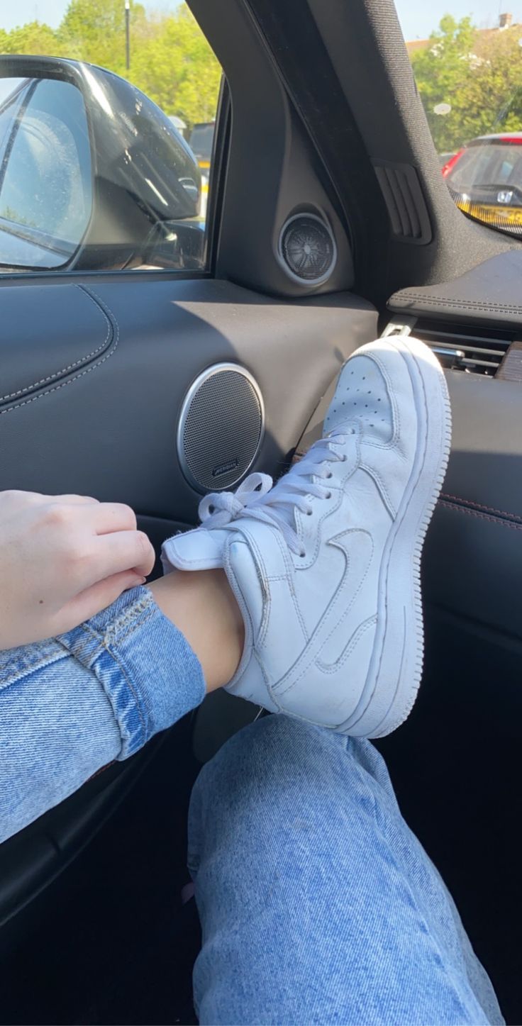 Airforce 1 Hightop Outfit, Hightop Air Force Ones Outfit, Hightop Air Force Ones, Air Force Ones Outfit, Ankle Sneakers, Jordan Outfit, Nike Shoes Air Force, Slouch Socks, Trendy Shoes Sneakers