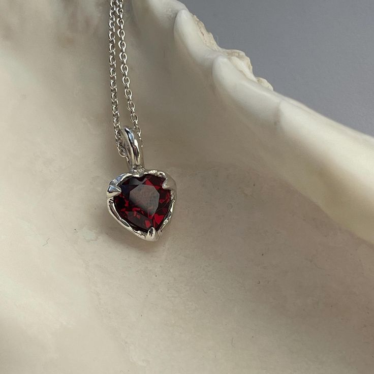 An organic take on a classic! Sterling silver pendant with a heart shaped Garnet. This pendant is available in Garnet and Green Quartz.  Jewellery features ~  ~ pendant measures 9 x 16mm ~ bolt clasp fastening  ~ trace chain 1.1mm Green Quartz, Garnet Gemstone, Perfect Gift For Her, Gemstone Pendant, Gold Vermeil, Heart Pendant, Sterling Silver Pendants, Favorite Jewelry, Garnet