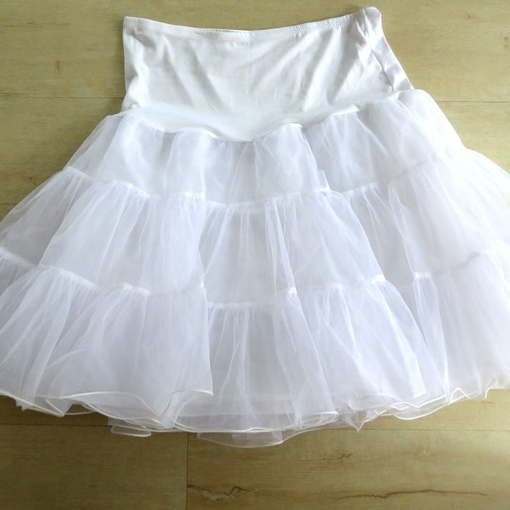 VINTAGE Petticoat Slip Womens M Double Layer Under Skirt Costume Theater Square Dance Rockabilly Pin Up Petticoat Crinoline Underskirt Sheer Tulle Rockabilly Swing Tutu Skirt Cosplay SAM'S Circle Skirt crinoline Petticoat amazingly full Square Dance Perfect condition White shiny organza petticoat slip under skirt. Brand: HDE No Size: Medium 100% Polyester Made in China Waist: 17'' across 7" Drop waist Length: 26'' Double Layered Excellent Pre-owned Condition No defects noted Features: * Petticoat Slip Size: Womens M Condition: Pre-Owned Like New Vintage Circle Skirt, Retro Full Skirt Petticoat With Ruffles, Vintage Crinoline Petticoat For Spring, Spring Vintage Crinoline Petticoat, Summer Vintage Crinoline Petticoat, Fitted Retro Petticoat With Attached Cancan, Retro Fitted Petticoat With Attached Cancan, Fitted Retro Petticoat With Cancan, Retro Fitted Petticoat With Cancan