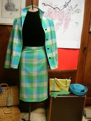 This super MOD 1960s set is made of 100% Virgin wool. 2~ Piece Skirt and Jacket Set. Shoulder to Shoulder: 15". Waist: 12". Sleeve Width: 9". Length: 25". Excellent condition. the numbers are not doubled where applicable. Retro Fitted Skirt Suit, Retro Fitted Skirt Suit For Spring, 50s Aesthetic Fashion, 1960 Clothes, 1960 Outfits, Skirt And Jacket Set, 60s Skirt, 1960’s Fashion, 60’s Mod