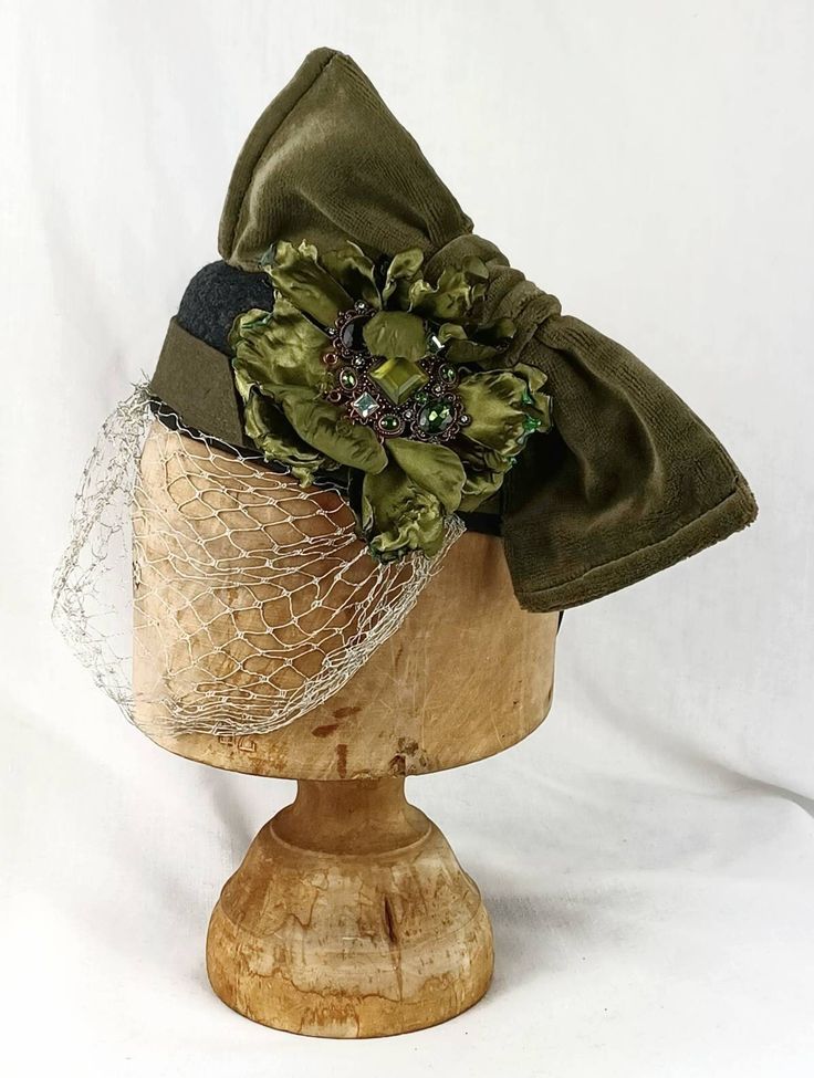 Classic pill box  Ornately decorated for very special occasions when you want to be The HAT in the room Pillbox Hat Outfit Vintage, Pillbox Hat Outfit, Pill Box Hat, 1960s Hats, Jackie O Style, Beret Style, Vintage Burlesque, Veiled Hats, Pretty Hats