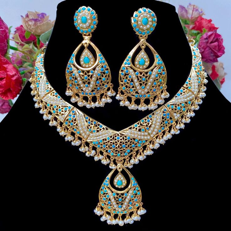 Freshwater pearl and turquoise / Feroza necklace set in 925 silver with 22K gold plating. The earrings close with a bombay screw mechanism. Jhumka Collection, 22k Gold Jewelry Necklaces, Necklace Set Gold, Unique Gold Jewelry Designs, Real Gold Necklace, Bridal Necklace Designs, Fancy Jewelry Necklace, Bridal Jewellery Design, Gold Jewelry Simple Necklace