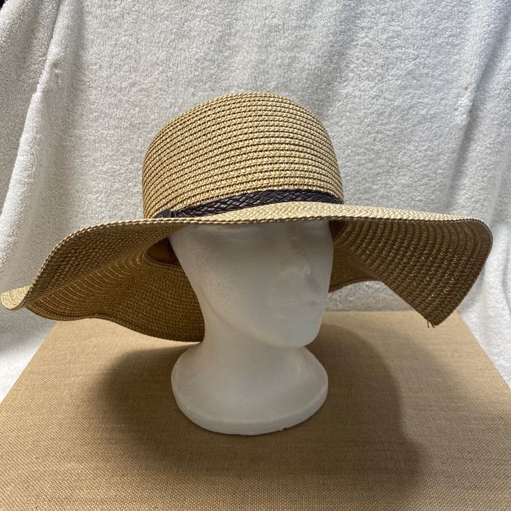 Sun Lily Roll N Go Packable Beach Hat Floppy Foldable Travel Leather Band Excellent Like New I Would Say New Without Tags Thank You For Shopping @ Peacefulvintage I Normally Ship Within 1 Business Day All Measurements Are Approximate (As Clothing Lays Flat On Surface, No Stretch) Please See Photos For Details And Let Me Know If You Have Any Questions. Beachy Straw Hat For Travel, Chic Packable Beach Hats, Beachwear Travel Hats With Curved Brim, Beachwear Hats With Curved Brim For Travel, Chic Travel Sun Hat With Upf 50+, Beachwear Straw Hat For Travel And Vacation, Beachwear Straw Hat For Vacation Travel, Curved Brim Beachwear Hats For Travel, Lightweight Beachwear Hats For Vacation