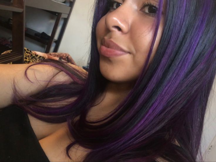 Eggplant Hair Color With Highlights Dark Purple, Purple Highlights On Black Women, Purple Hair Dye Highlights, Black Hair And Purple Highlights, Black And Purple Highlights Hair, Purple Highlights On Dark Brown Hair, Black Hair With Purple Chunky Highlights, Dark Purple Chunky Highlights, Purple Chunky Highlights Black Hair