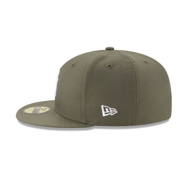 The New York Yankees Olive 59FIFTY Fitted features an allover olive green fabrication with an embroidered Yankees logo at the front panels and an embroidered MLB Batterman at the rear. Additional details include a gray under visor. Chicago Cubs World Series, Yankees Logo, New Era Logo, Astros Logo, Oakland Athletics, Philadelphia Phillies, Boston Red, Los Angeles Dodgers, Houston Astros