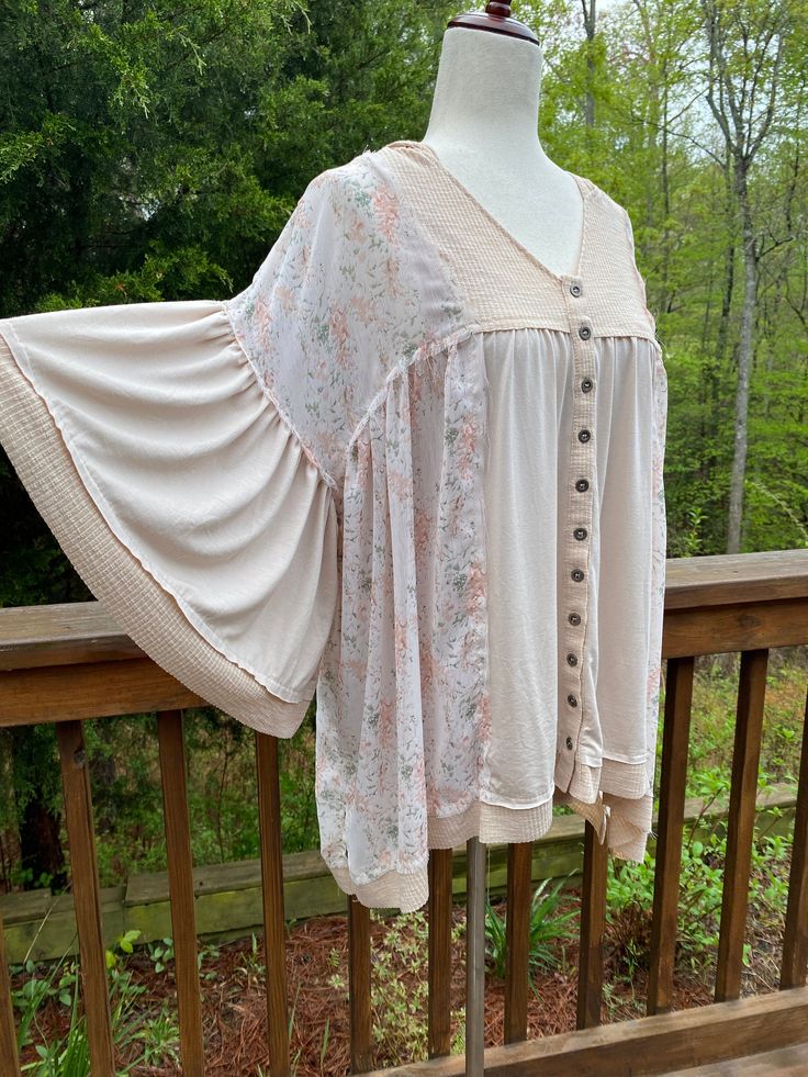 Very soft and lightweight patchwork poncho with hood. Loose fit. Very flexible fit.  Sizing: Standard womens U.S. sizing  Small 4-6 Medium 8-10 Large 12-14 Xlarge 16-18 2x 20-22 3x 24-26 4x 28-32 Full refund if not satisfied Description: Designed in button down V-neck 1/2 Bell sleeve oversized fit Pol jersey knit top, sheer floral printed woven is mixed on body and hoody. Specs/Dimensions: - BUST: 27-1/2 - LENGTH: 27 - SLEEVE: 9-1/2 - SHOULDER: 26 * Material/Fabric: - SELF: 94%RAYON 6%SPANDEX - CONTRAST: 100%POLYESTER Patchwork Shirt, Hippie Shirt, Ladies Poncho, Country Chic, Plus Size Shirts, Knit Jersey, Bell Sleeves, Boho Chic, Floral Prints