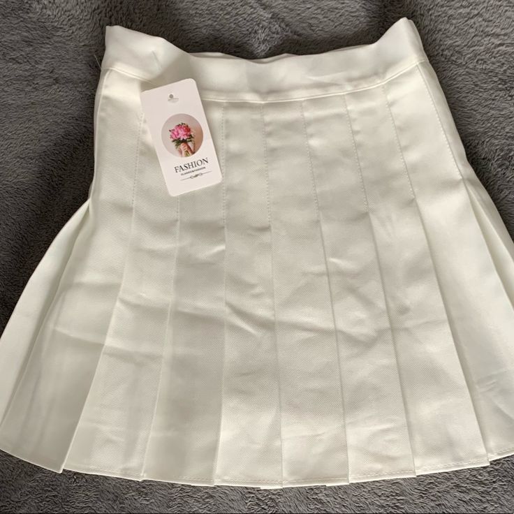 Cream And Black Pleated Mini Skirts With Zipper Shorts Are Lined . Size Is Xs Hip To Hip 11 1/2 Width Length Is14 1/2 . New Skirts One With Tag One Without Never Worn . Pleated Mini Skirts, Floral Chiffon Skirt, Lulu Skirt, Black Pleated Mini Skirt, White Tennis Skirt, Ralph Lauren Skirts, Distressed Denim Skirt, Zipper Shorts, Dance Skirt