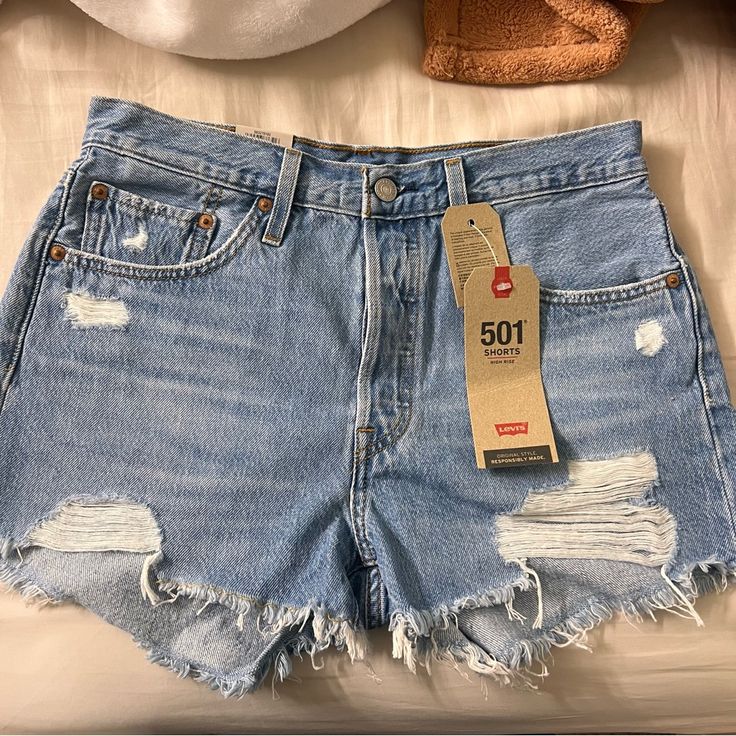 Levi 501 Denim Shorts In Size 28 But Fits More Like A 26 Nwt $30 Obo Styling Denim Shorts, Shorts Demin, School Shopping Clothes, Levi Denim Shorts, Rome Outfits, Levi 501 Shorts, Vintage Levi Shorts, Levi Jean Shorts, Levis Denim Shorts