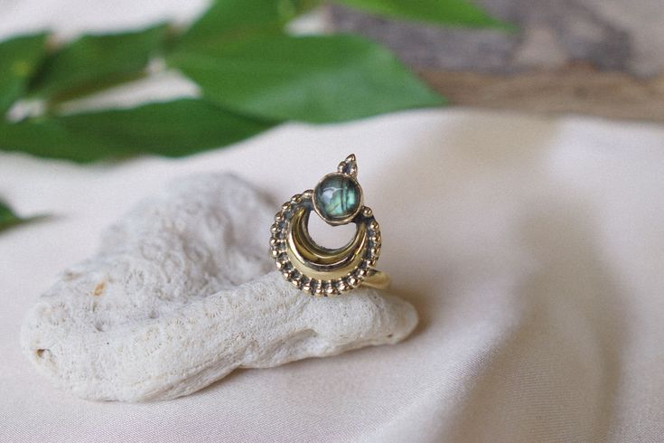 ☽ Bohemian brass moon ring with beautiful Labradorite stone ☾ ✺ The brass used is non-allergic: no lead, nickel or cadmium ✺ ⫸ A stone of transformation, Labradorite is a useful companion through change, imparting strength and perseverance.  It balances and protects the aura, raises consciousness and grounds spiritual energies.  It is excellent for strengthening intuition and promoting psychic abilities.  Powerful in revealing the truth behind illusions, Labradorite banishes fears and insecuriti Bohemian Rings With Moon Charm For Gift, Bohemian Moon Charm Ring, Bohemian Crescent Rings For Gifts, Bohemian Moonstone Healing Ring, Bohemian Moon Phase Jewelry For Festivals, Bohemian Crescent Moonstone Jewelry, Bohemian Silver Brass Rings, Bohemian Adjustable Rings With Moon Charm, Adjustable Bohemian Moonstone Ring