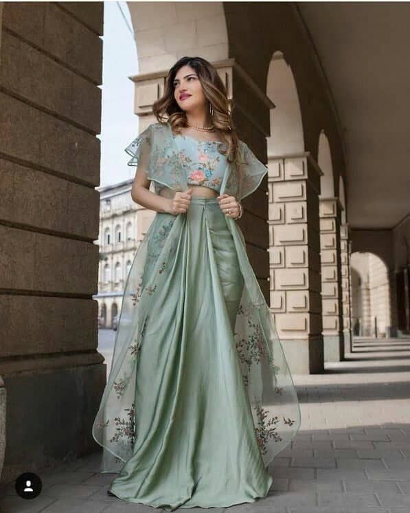 Gorgeous Lehengas, Cape Dresses, Anarkali Frock, Indian Outfits Lehenga, Lehnga Dress, Kurta Dress, Drape Saree, Salwar Kamiz, Blouse Saree