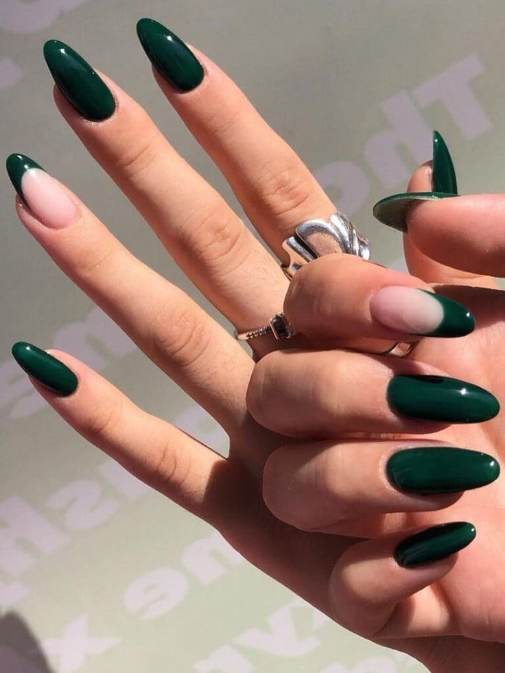 Emerald green French tip accent Emerald Green Nails, Emerald Nails, Dark Green Nails, Green Acrylic Nails, Formal Nails, Green Nail Designs, Green Nail, Makijaż Smokey Eye, Dark Nails