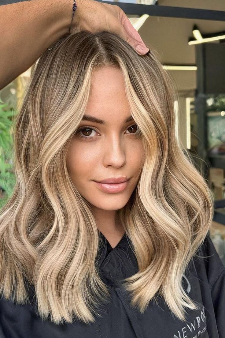 39 Adorable Balayage Hairstyles for Blondes and Brunettes Alike Medium Length Highlighted Hair Blonde, Flattering Blonde For Pale Skin, Light Brown Root Melt To Blonde, Brown Highlights On Blonde Hair Caramel, Sandy Blonde Lowlights, Soft Blonde Balayage Brunettes, Balayage Blonde Long Hair, Short Balayage Hair With Layers, Balayage And Layers