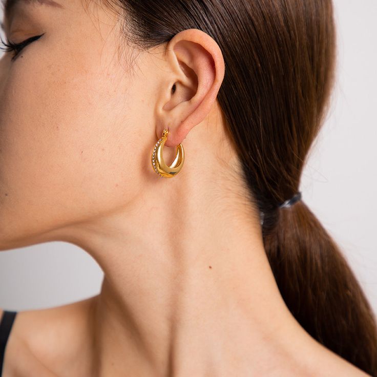 Make a sparkling statement with the fashionable Dion Hoop Earrings! These glittering gold earrings feature an oval shape and cubic zirconia gems, perfectly matched for a minimalist yet modern look. Sparkle on, darling! ………………………………….D E T A I L S• Materials: Stainless steel, cubic zirconia, 18k gold plating• Diameter: 25 mm • This product is hypoallergenic, water and tarnish resistant Casual Decor, Chunky Earrings, Stylish Earrings, Luxury Earrings, Stylish Earring, Stainless Steel Earrings, Party Accessories, Polymer Clay Earrings, Daily Outfits