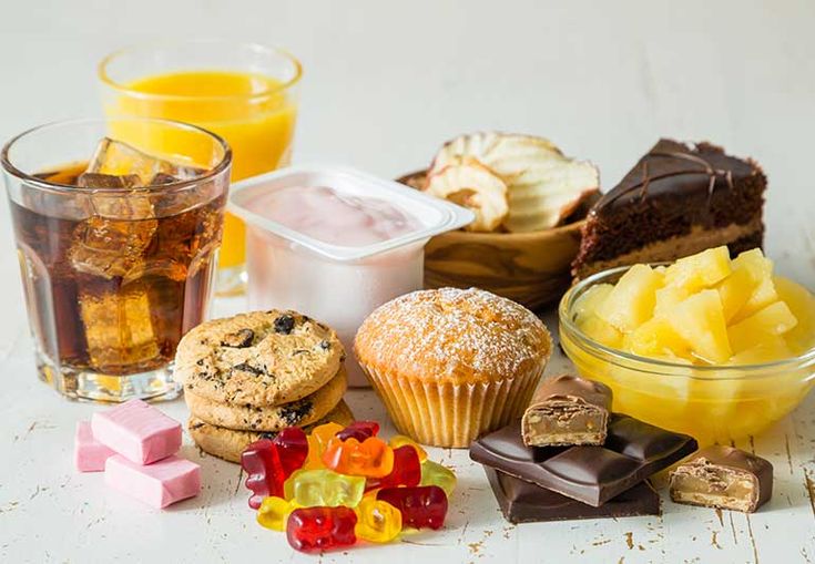 If you’re looking to limit your sugar intake, the first step is to understand what foods are high in sugar and how to spot hidden sugars in your packaged foods. Fructose Intolerance, Sugar Intake, Sugary Food, Sugar Cravings, Foods To Avoid, Unhealthy Food, Ceviche, Processed Food, Food Guide