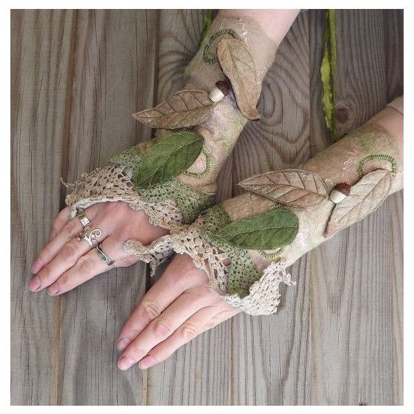 Vintage Lace Fairy Cuffs found on Polyvore featuring gloves Tovad Ull, Mode Steampunk, Fairy Clothes, Fairy Fashion, Fantasy Costumes, Fairy Costume, Nuno Felting, Fantasy Clothing, Fantasy Fashion