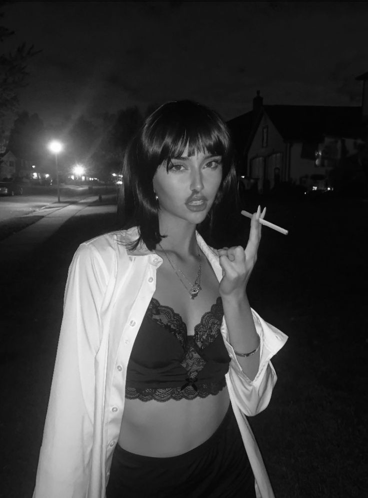 Pulp Fiction Aesthetic Costume, Iconic Black Haired Characters, Pulp Fiction Cosplay, Mia Wallis Pulp Fiction Halloween Costume, Pulp Fiction Matching Pfp, Pull Fiction Costume, Brunette Bob Halloween Costume, Mia Pulp Fiction Halloween, Mis Wallace Costume