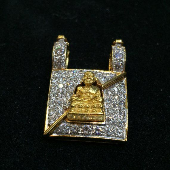 2.80cts. Diamonds & Buddha In 18K solid gold handmade Amulet pendant necklace Thai traditional handm Gold Buddha, Art Buddha, Buddhist Temple, Quality Diamonds, Gold Pendant, Unique Pieces, Solid Gold, Thailand, Pendant Necklace