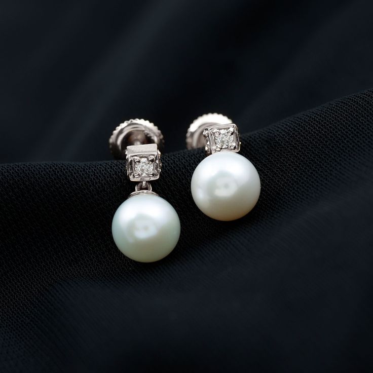 Product Details A Perfect Spectacular and stunning Diamond Freshwater Pearl Earring embellished Solitaire Round Diamond set in fine setting. Solitaire Freshwater Pearl grabs anyones attention. Wear it on any occasion and add oomph into your personality with this Freshwater Pearl shimmering centerpiece. Ideal Gift for any Women. Product Information SKU SHP-EARRINGS082019264 Length 13.5 mm Width 8 mm Height 3.5 mm Weight 1.04 gm (Approximate) FRESHWATER PEARL INFORMATION No.of Stones 2 Pieces Tota Round Diamond Setting, Freshwater Pearls Earrings, Pearl Earring, Round Moissanite, Diamond Stud Earrings, Diamond Stud, Diamond Set, Pearl Drop, Diamond Earrings Studs