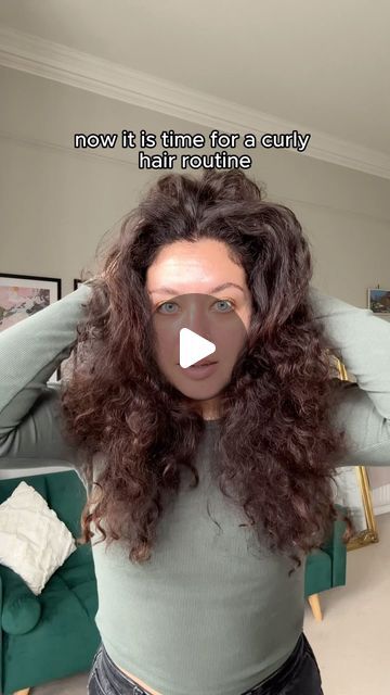 Curly Hair Oils Products, No Product Curly Hair, Curly Hair Routine No Products, How To Properly Diffuse Curly Hair, Fine Curly Hair Routine, Curl Refresh Routine, How To Style Long Curly Hair, Curly Hair Routine Steps, 2b Curly Hair Routine