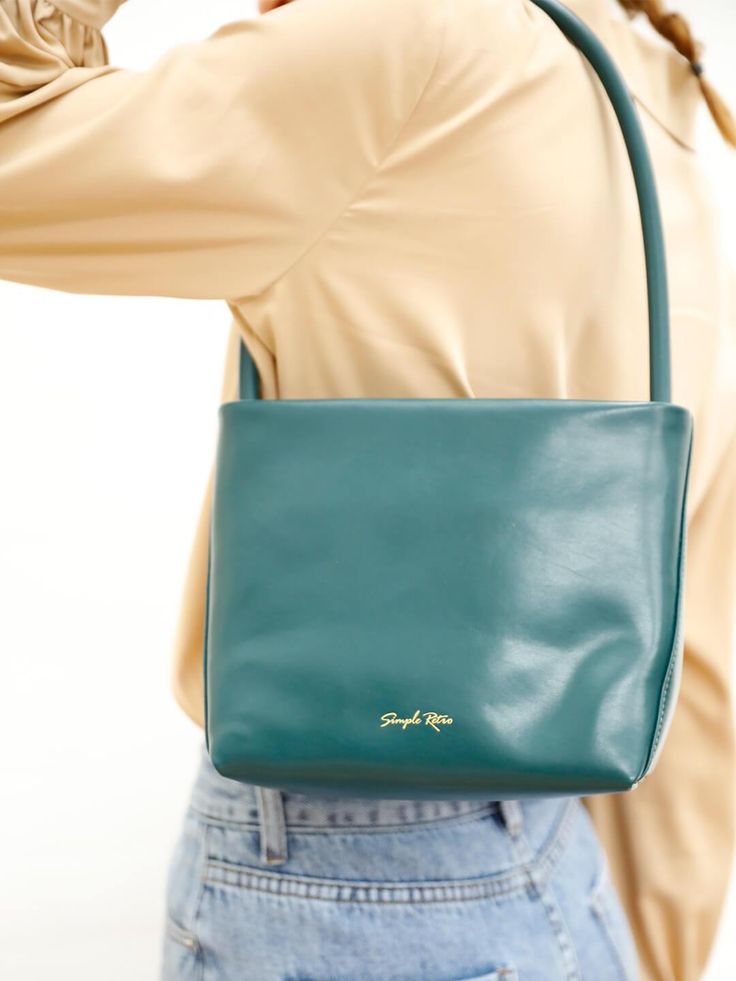 Get this vintage handbag in Simple Retro. 2021 Pre-Fall simple retro style. Chic Square Bucket Bag For On-the-go, Retro Green Square Bags, Retro Green Square Bag, Green Retro Square Bag, Vintage Large Capacity Crossbody Bucket Bag, Vintage Rectangular Satchel For On-the-go, Classic Baguette Tote Bag For On-the-go, Chic Square Satchel For On-the-go, Vintage Everyday Baguette Tote Bag