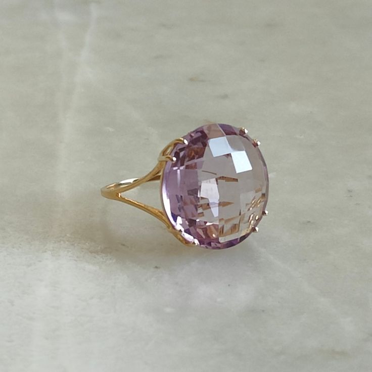 ITEM DESCRIPTION: >>The Ring is made from Solid 14K Yellow Gold. Gemstone used is absolutely natural and ethically sourced. >>Natural Pink Amethyst in round shape and briolette cut is studded on it with utmost precision. Gem: Pink Amethyst Gem size & shape: 18 mm and round Gem weight: 13.75 carat Gold purity: 14K (58.33% approx.) Gold weight: 1.73 grams Gross weight : 4.48 grams The Gold purity is guaranteed and it comes with authentic 14K gold hallmark. Since these Rings are handmade, they are Quartz Pendant Necklace, Amethyst Set, Handmade Jewelry Box, Amethyst Gem, Purple Band, Amethyst Jewelry, Pink Amethyst, Quartz Pendant, February Birth Stone