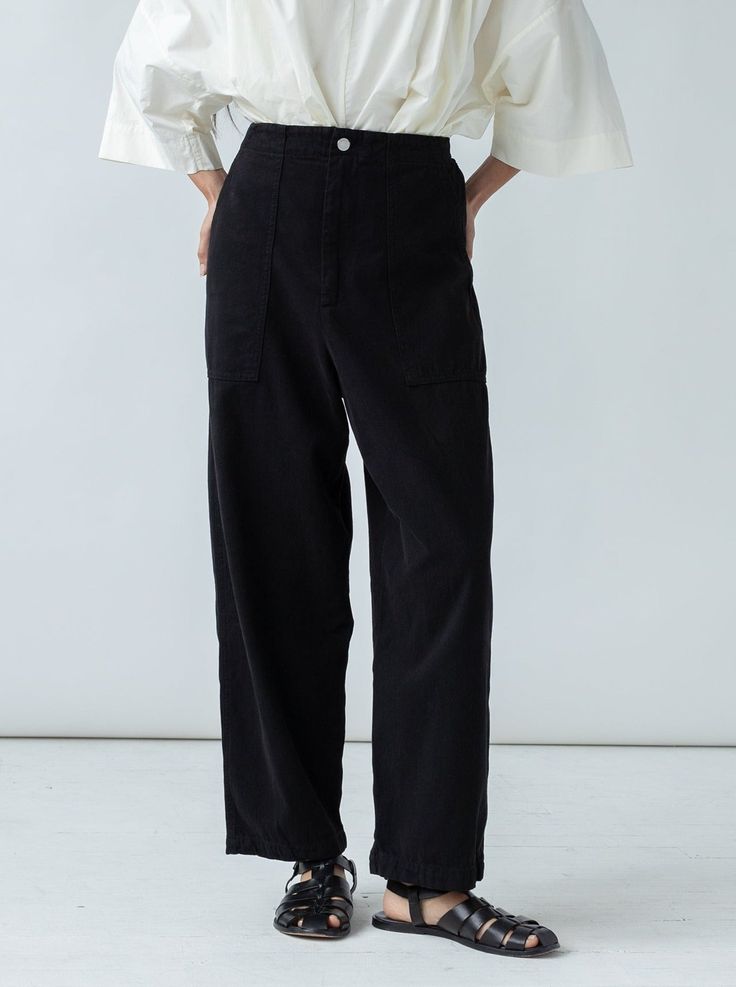 ~Description~ An everyday staple, the Painter Pant is a casual pant inspired by classic French and American chore pants with large front patch pockets, straight, subtly cropped leg with relaxed rise. Back patch pockets and elastic at back waist for an easy fit. Offered in our new broken in herringbone twill for a casual, lived in feel. Part of our utilitarian workwear collection: made to be lived in and worked in. Built to last. ~End Description~ ~Details~ 100% Cotton Herringbone Made in USA ~En Painters Pants, Casual Pant, The Painter, Knitwear Tops, Back Patch, Blouse Dress, Dream Wardrobe, Herringbone, Bag Sale