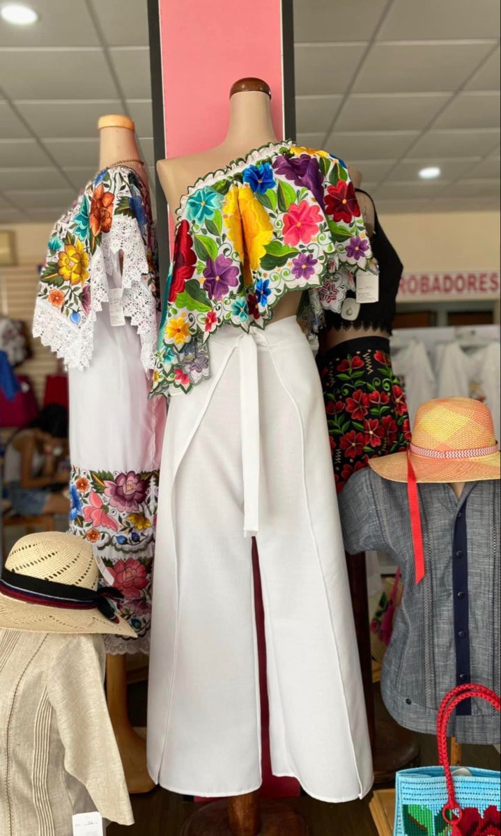 Mexican Fancy Dress, Mexican Clothing Style, Outfit Mexicano, Latin Fashion, Traditional Mexican Dress, Hippie Chic Fashion, Mexican Fashion, Fiesta Outfit, Mexican Outfit