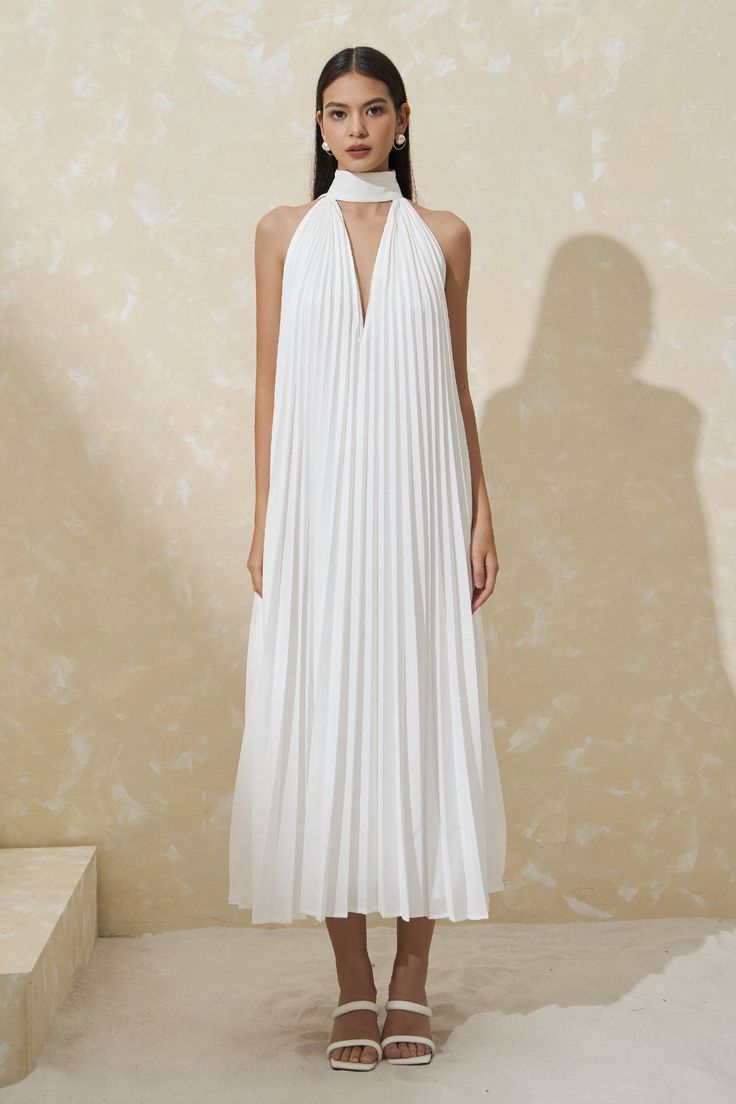 High Neck Cocktail Maxi Dress For Summer, High Neck Maxi Dress For Summer Cocktail, Chic Floor-length Pleated Dress, Chic High Neck Maxi Dress For Prom, Summer Wedding A-line Pleated Dress, White Pleated Maxi Dress For Party, High Neck Wedding Dress For Summer, Summer Wedding Dress With High Neck, Chic Pleated Halter Neck Dress