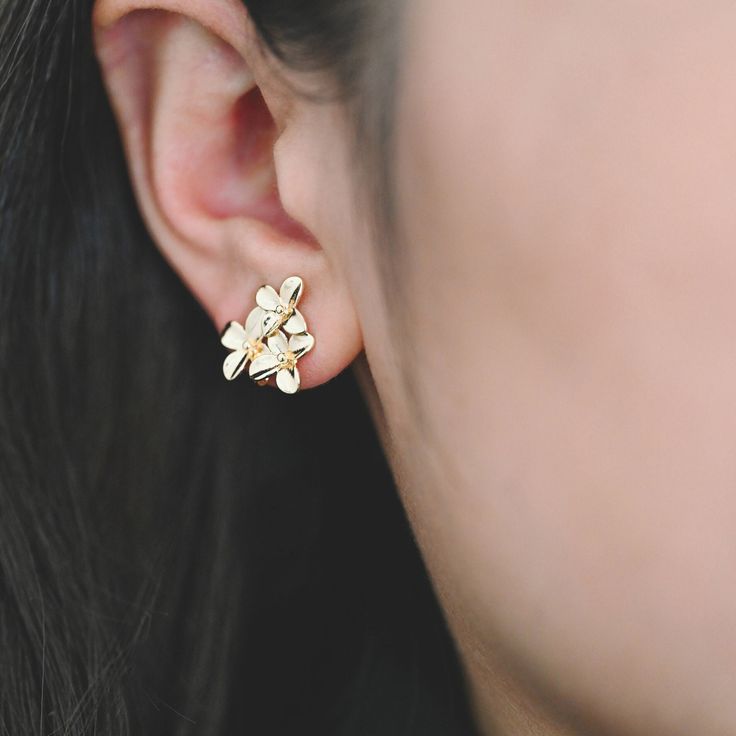 Material: 18K Gold/ Rhodium plated brass, lead nickel free Size: 14x14mm, loop size 1.2mm approx. ( see pic 2) Quantity: 10pcs Ear backs to match: https://www.etsy.com/shop/Nbeads?ref=seller-platform-mcnav&search_query=ear+back Jump rings(same/ similar gold color) to match: https://www.etsy.com/listing/587655398/100pcs-real-gold-plated-brass-open-jump?ga_search_query=jump%2Bring&ref=shop_items_search_3&pro=1&frs=1 More gold findings here: https://www.etsy.com/shop/Nbeads?ref=seller-platform-mcnav&search_query=gold+plated Rose Gold Flower-shaped Metal Earrings, Rose Gold Flower Shaped Gold Plated Earrings, Silver Gold Plated Flower Earrings As A Gift, Gold Earrings With Flower Charm For Mother's Day, Silver Gold-plated Flower-shaped Earrings, Silver Flower-shaped Gold Plated Earrings, Rose Gold Plated Flower Earrings As Gift, Rose Gold Plated Flower Earrings For Gift, Gold Flower-shaped Earrings For Mother's Day