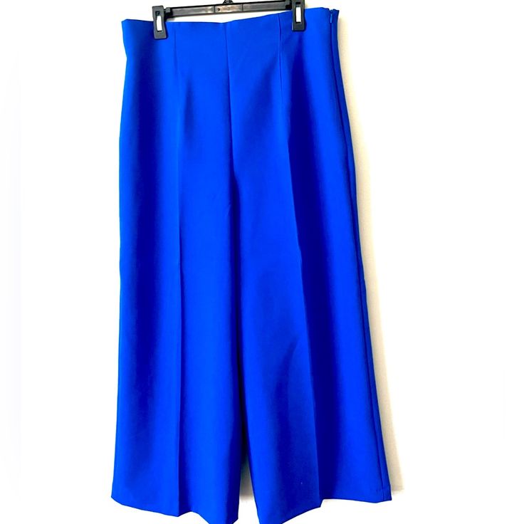 Add Elegance To Your Wardrobe With These Stunning Wide-Leg Pants. Featuring A Sleek Side Zip And A Gorgeous Blue Hue, They Are Perfect For Any Occasion. Measurements: Waist: 17” Inseam: 26” Length: 39.5” Spring Blue Wide Leg Pants, Blue Wide Leg Pants For Evening, Blue Stretch Wide Leg Pants For Summer, Blue Wide Leg Bottoms For Evening, Blue Wide-leg Evening Bottoms, Blue Wide Leg Evening Bottoms, Evening Wide Leg Blue Bottoms, Blue Full-length Bottoms For Spring, Blue Wide Leg Pants For Summer Party