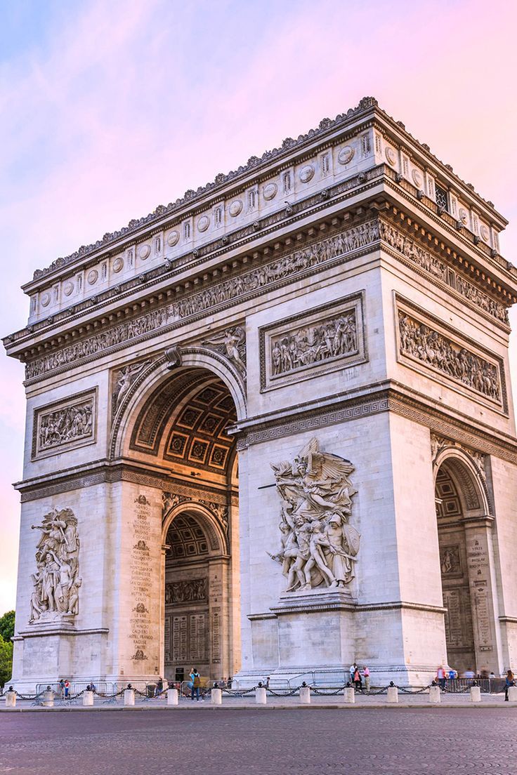 an image of the arc triumph in paris