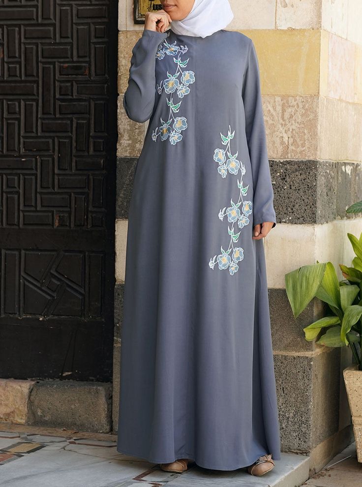 Hijab Dress Simple, Latest Abaya Designs New Ideas, Dress Casual Hijab, Muslim Dress Casual, Hijab Dress Casual, Flower Vine Embroidery, Stylish Abaya Designs, New Abaya Designs, Casual Hijab Dress