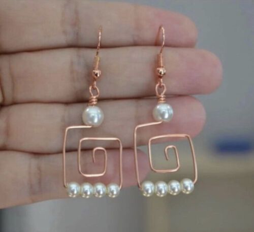 Faux white pearl Copper wire wrapped maze earring | eBay Wire Earrings Handmade, Wire Jewelry Earrings, Wire Jewelry Patterns, Maze Design, Diy Wire Earrings, Wire Jewelery, Wire Wrap Jewelry Designs, Diy Jewelry Earrings, Wire Earring