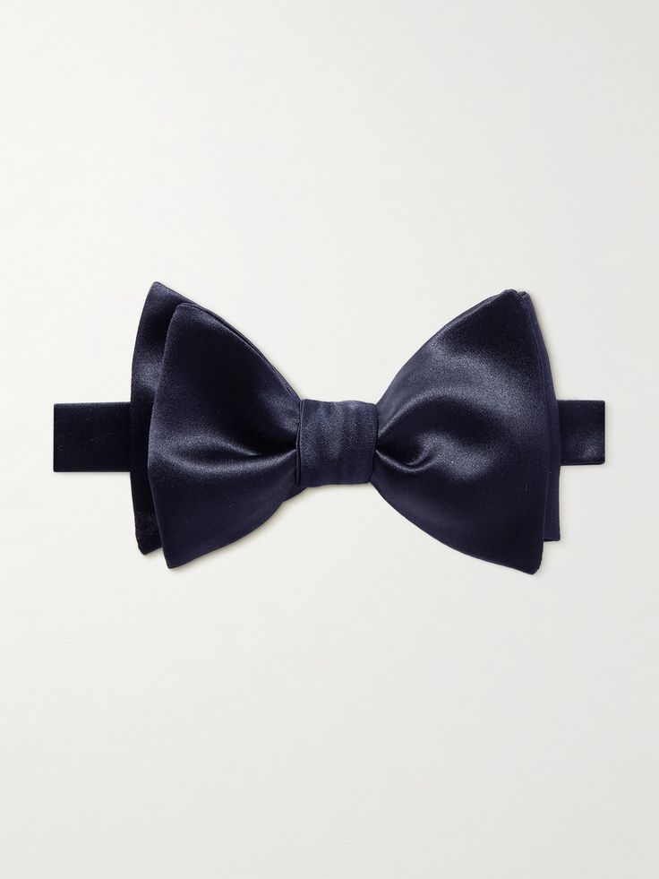 Brunello Cucinelli's bow tie is the perfect finishing touch for formal looks. It's crafted from lustrous duchesse silk and cotton-blend satin and designed to be tied by hand. At the end of the night, wear it undone for a rakish look. Formal Silk Decorative Bow, Classic Pre-tied Satin Bow, Classic Pre-tied Decorative Bow, Silk Evening Bow With Decorative Detail, Luxury Fitted Ties For Wedding, Formal Satin Bow Tie With Satin Finish, Elegant Satin Finish Bow Tie For Formal Occasions, Silk Party Ties, Formal Silk Satin Bow