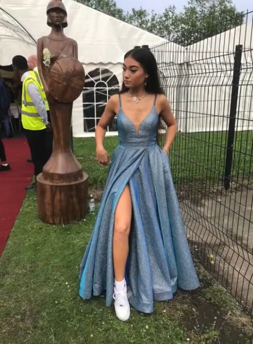 Midsize Prom Dress, Prom Dresses For Chubby Girls, Sneakerball Party Outfits, Prom Night Dress, Stylish Formal Dresses, Black Quince, Matric Dress, Farewell Dresses, Dresses Royal Blue