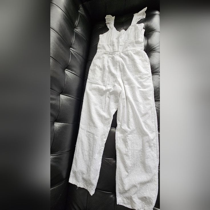 White Jumpsuit With Linen, Elastic In The Back And Side Pockets Size M New, Never Used With No Tag White Cotton Jumpsuits And Rompers For Vacation, White Cotton Jumpsuits And Rompers For Beach, White Cotton Beach Jumpsuits And Rompers, Summer Cotton Jumpsuits And Rompers For Daywear, Casual White Overall Jumpsuits And Rompers, White Casual Overalls And Rompers, Casual White Jumpsuits And Overalls, Fitted Cotton Jumpsuit For Beach, Cotton Overalls For Daywear