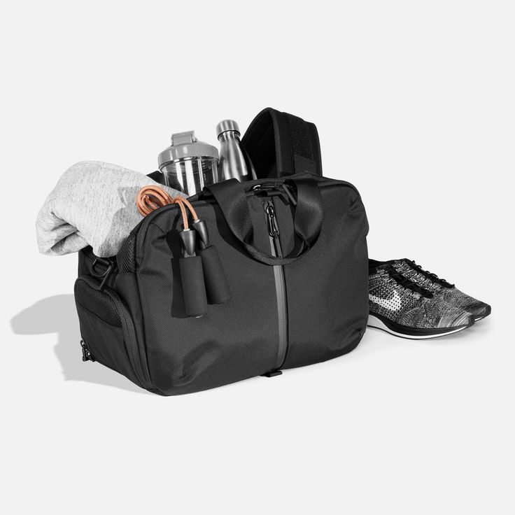 Gym Duffel 2 - Black — Aer | Modern gym bags, travel bags and accessories designed for the city Gym Buddy, Hipster Bag, Smart Organization, Gym Gear, Best Gym, Gym Bags, Refined Style, City Travel, Laptop Backpack