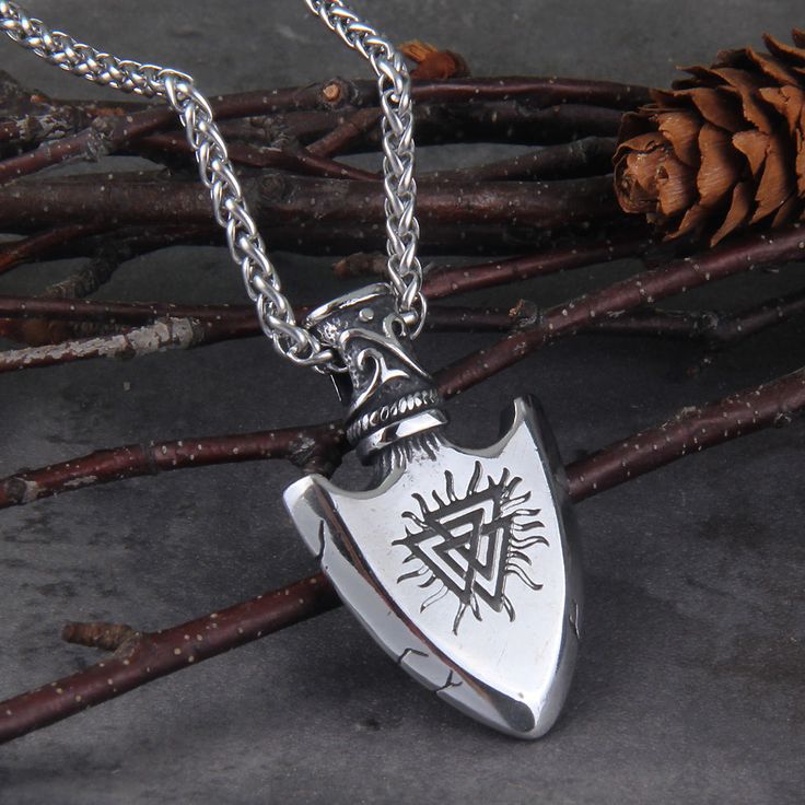 Stainless Steel Arrow Head Necklace With Valknut and Vegvisir-Viking Necklace-Norse Spirit Dungeons And Dragons Decor, Bear Claw Necklace, Dungeons And Dragons Figures, Norse Symbols, Viking Pendant, Arrowhead Necklace, Shoulder Armor, Norse Vikings, Party Necklace